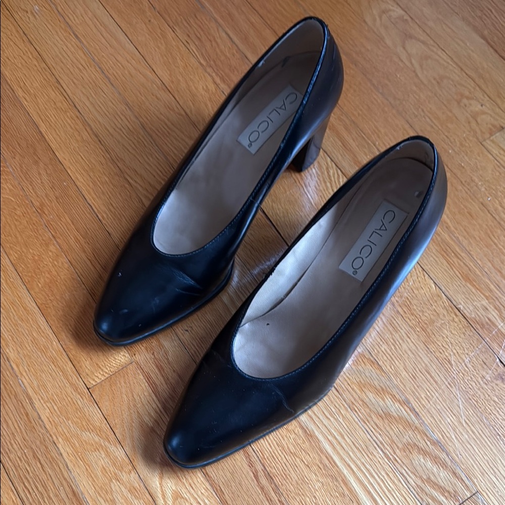 Women's Black Pumps